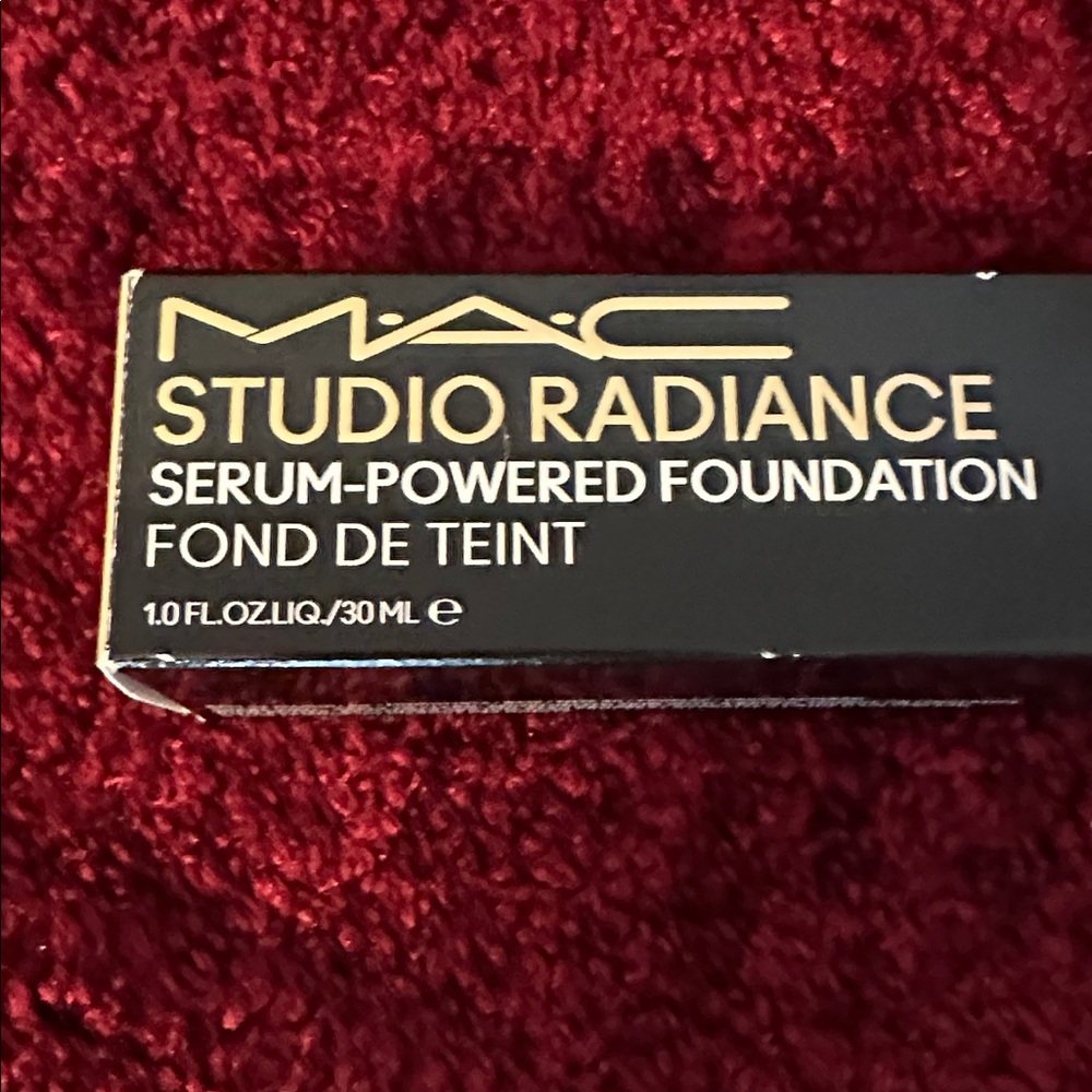 MAC Studio Radiance Foundation NC 17.5 Like New  Purchased Wrong Color!